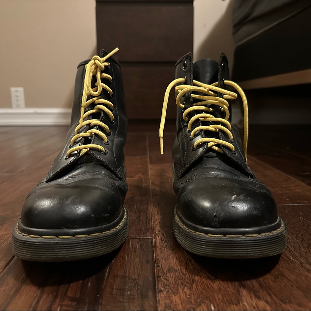Dr. Martens Classic 1460 Black Leather Boots Yellow Laces - Picture 3 of 9